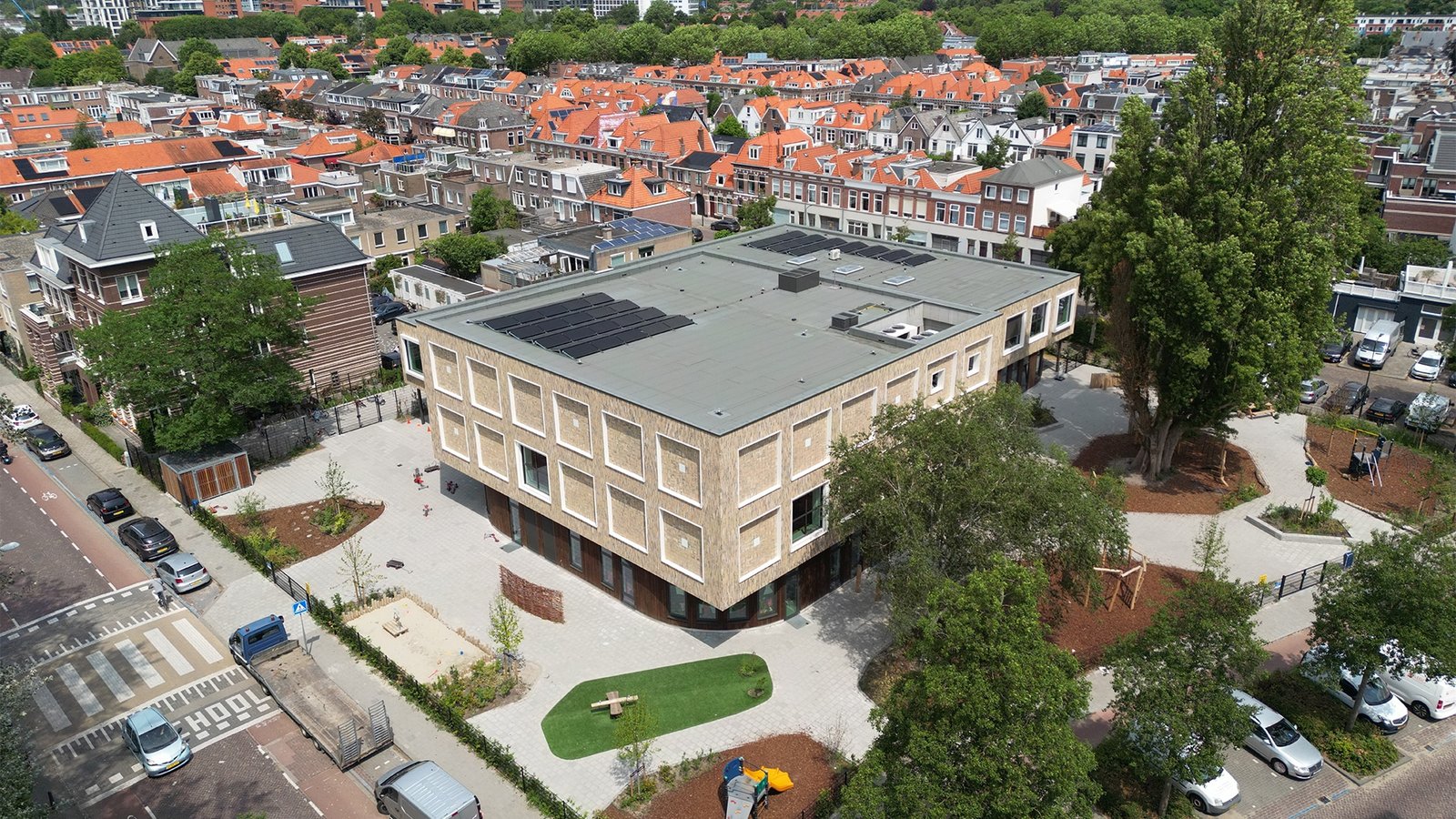 Hoofdfoto 03 telescoop voorburg IKC Heeswijk school spring architecten vogelvlucht