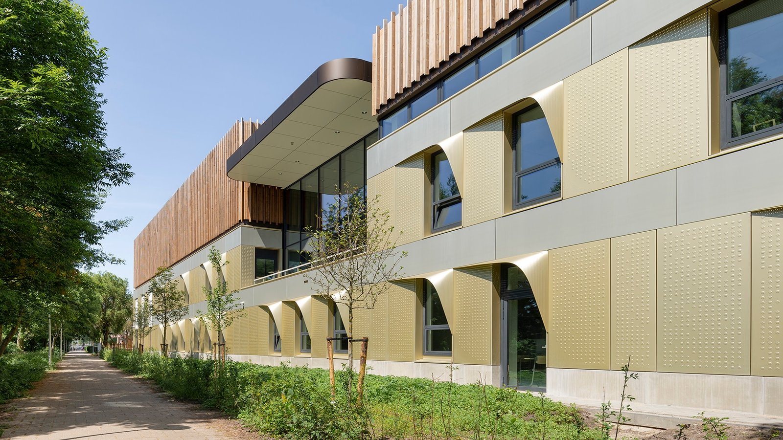 31 donker curtius den haag school spring architecten exterieur looppad langs gevel